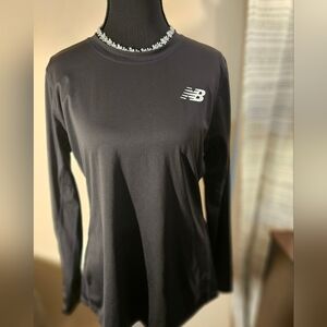 New Balance Women’s Black Long-Sleeve Crew Neck Performance Top
